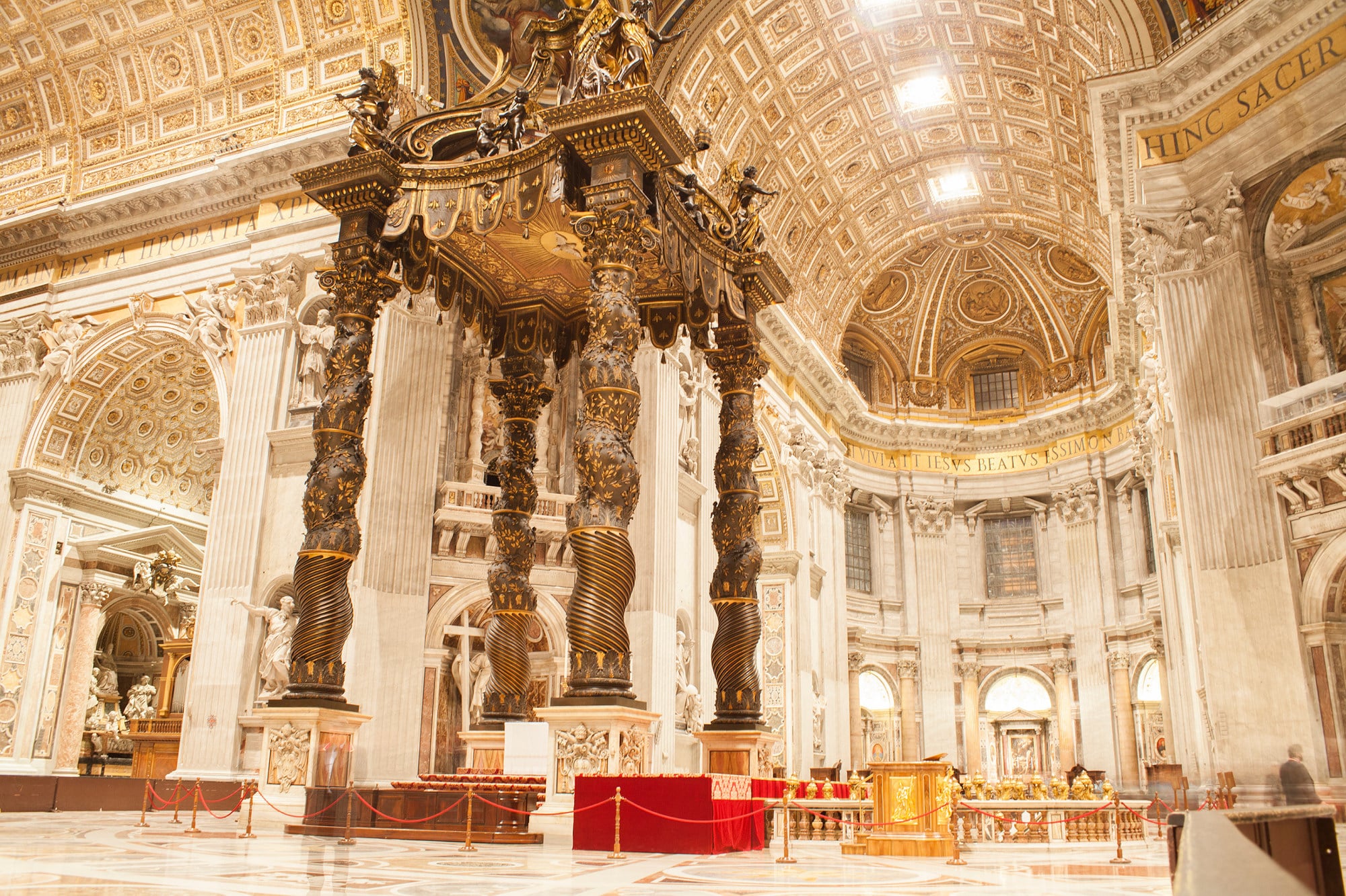 Im Inneren der Basilika San Pietro - Vatikan-Tour