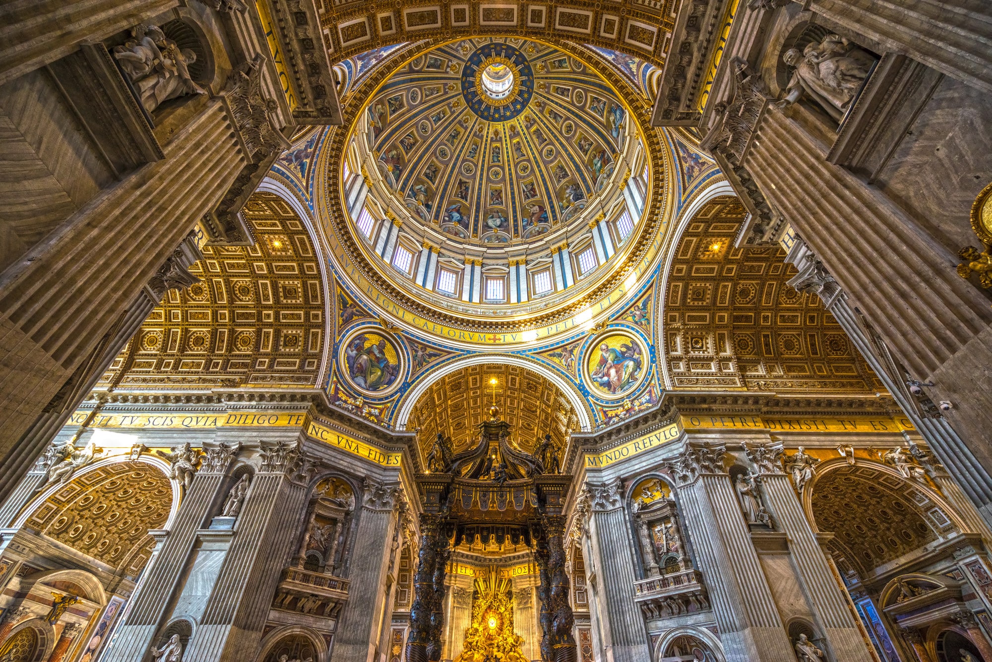 Im Inneren der Basilika San Pietro - Vatikan Tour
