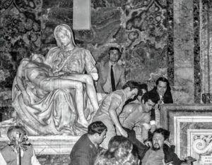 21. Mai 1972 - Laszlo Toth wird nach einem Angriff auf die Pieta von Michelangelo verschleppt.