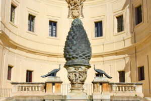 Fontana della Pigna Kiefernzapfenbrunnen aus dem 1. Jahrhundert nach Christus, Vatikan, Rom, Italien